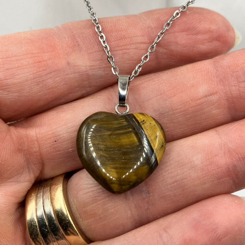 Tiger Eye Heart Pendant on 18-inch Stainless Steel Waterproof Chain New Gift Box